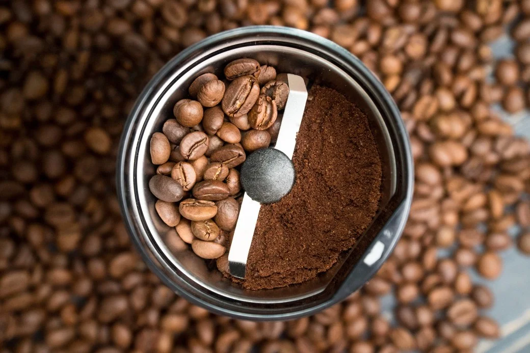 No subestimes la importancia del molido en la preparación de tu taza de café diaria. ¡Pon atención al proceso y saborea un café de calidad!